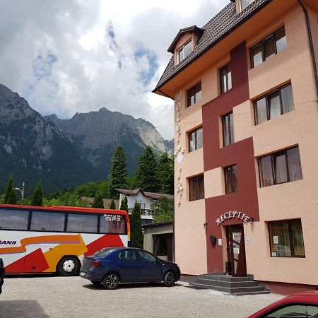 Hotel Iri Buşteni Exteriör bild