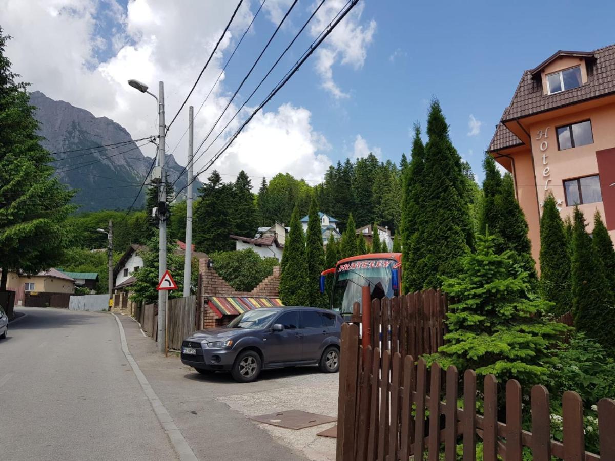 Hotel Iri Buşteni Exteriör bild