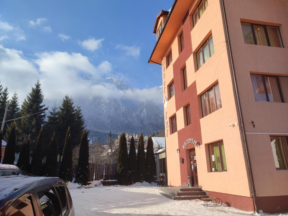 Hotel Iri Buşteni Exteriör bild
