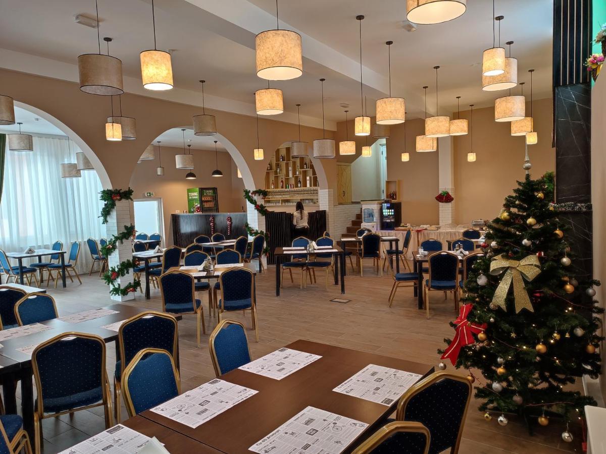 Hotel Iri Buşteni Exteriör bild