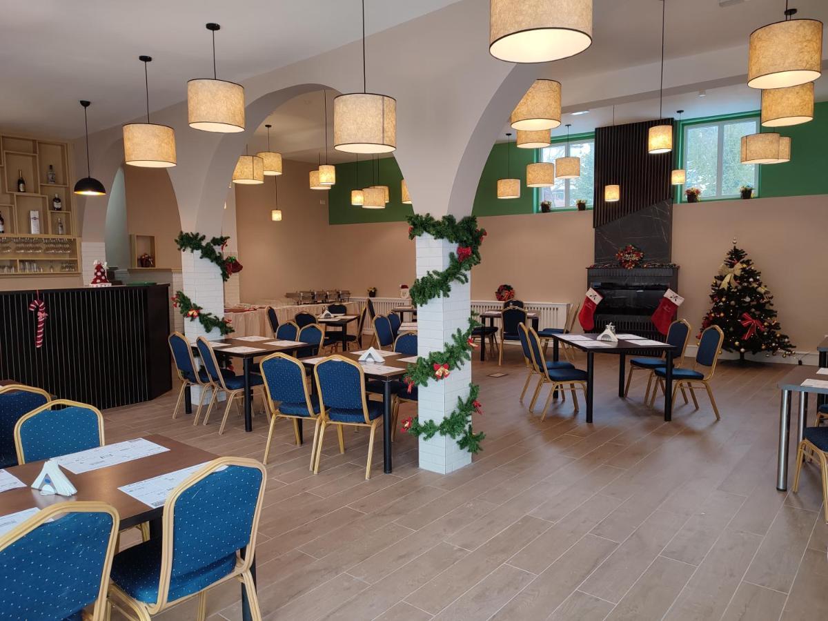 Hotel Iri Buşteni Exteriör bild