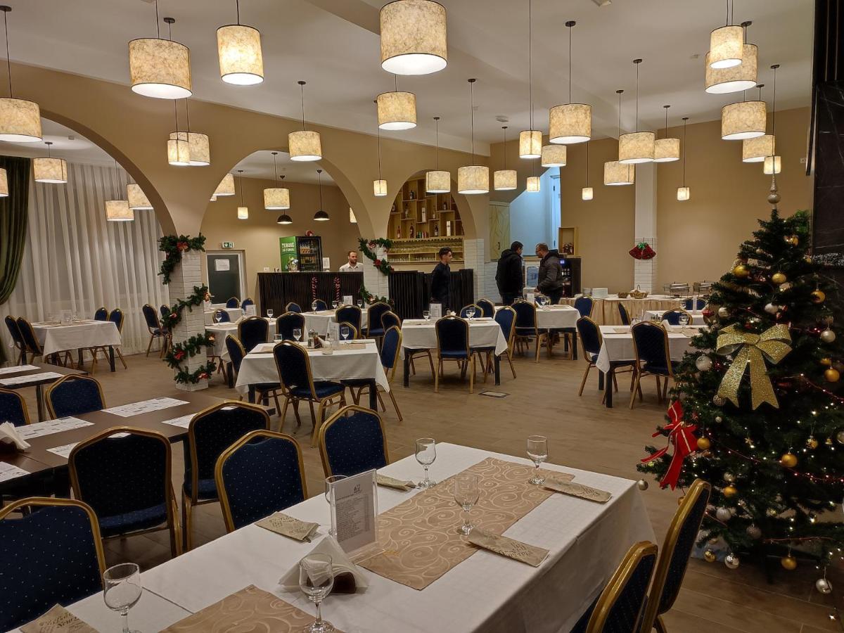 Hotel Iri Buşteni Exteriör bild