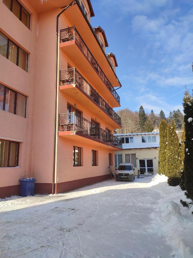 Hotel Iri Buşteni Exteriör bild