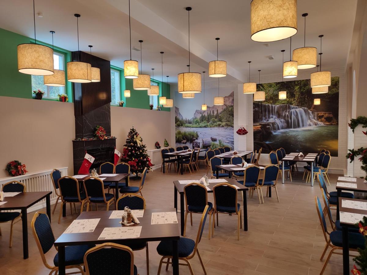 Hotel Iri Buşteni Exteriör bild
