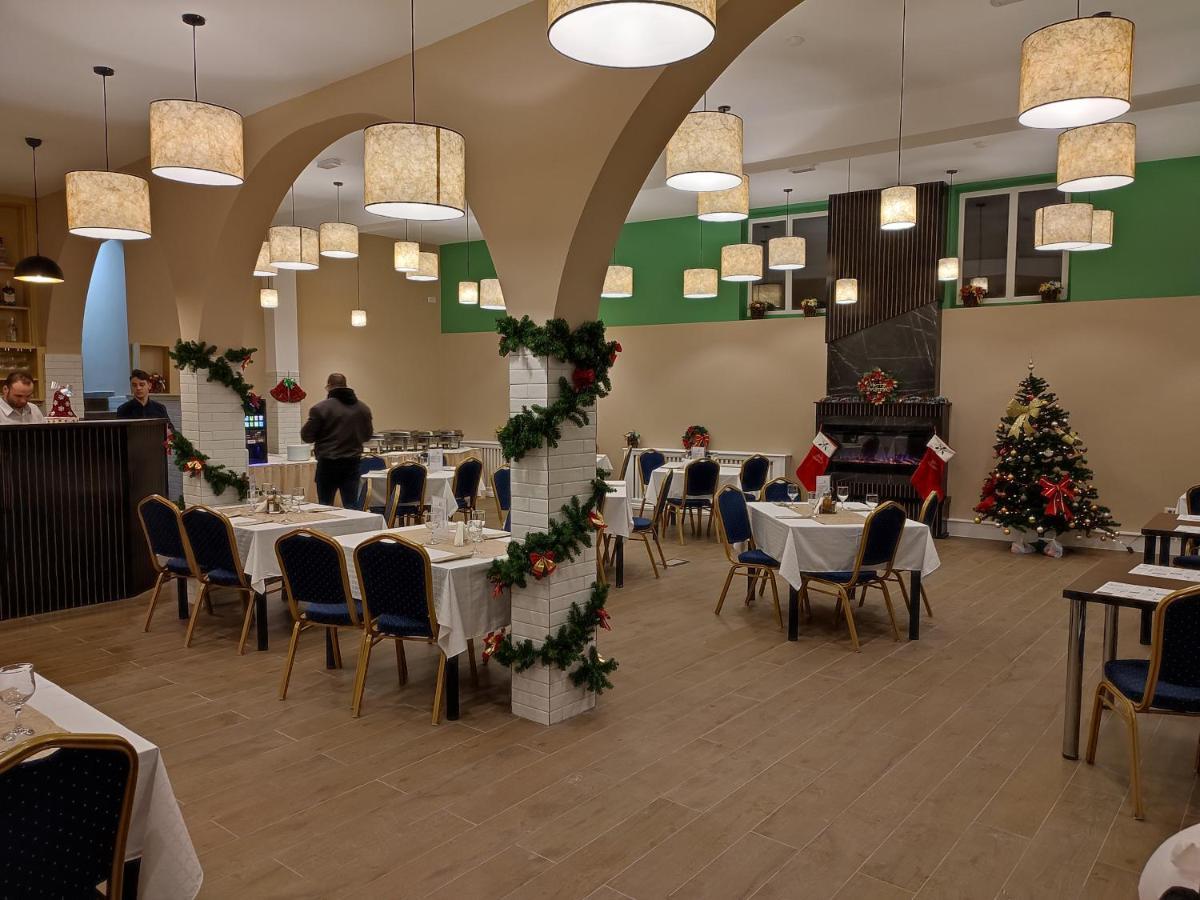 Hotel Iri Buşteni Exteriör bild