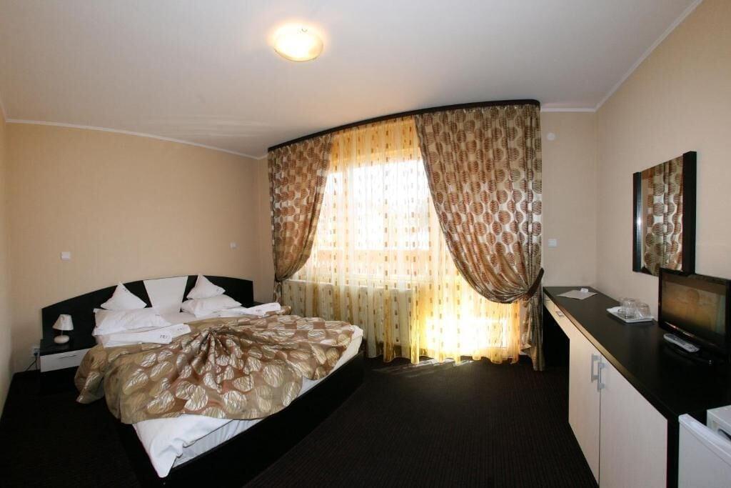Hotel Iri Buşteni Exteriör bild