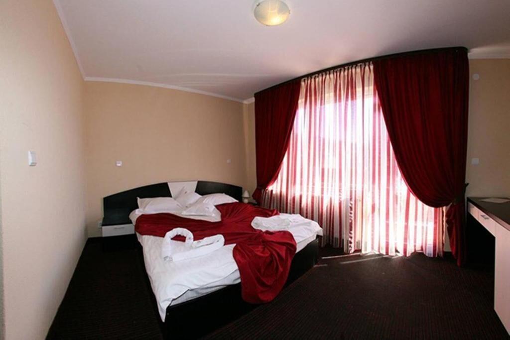 Hotel Iri Buşteni Exteriör bild