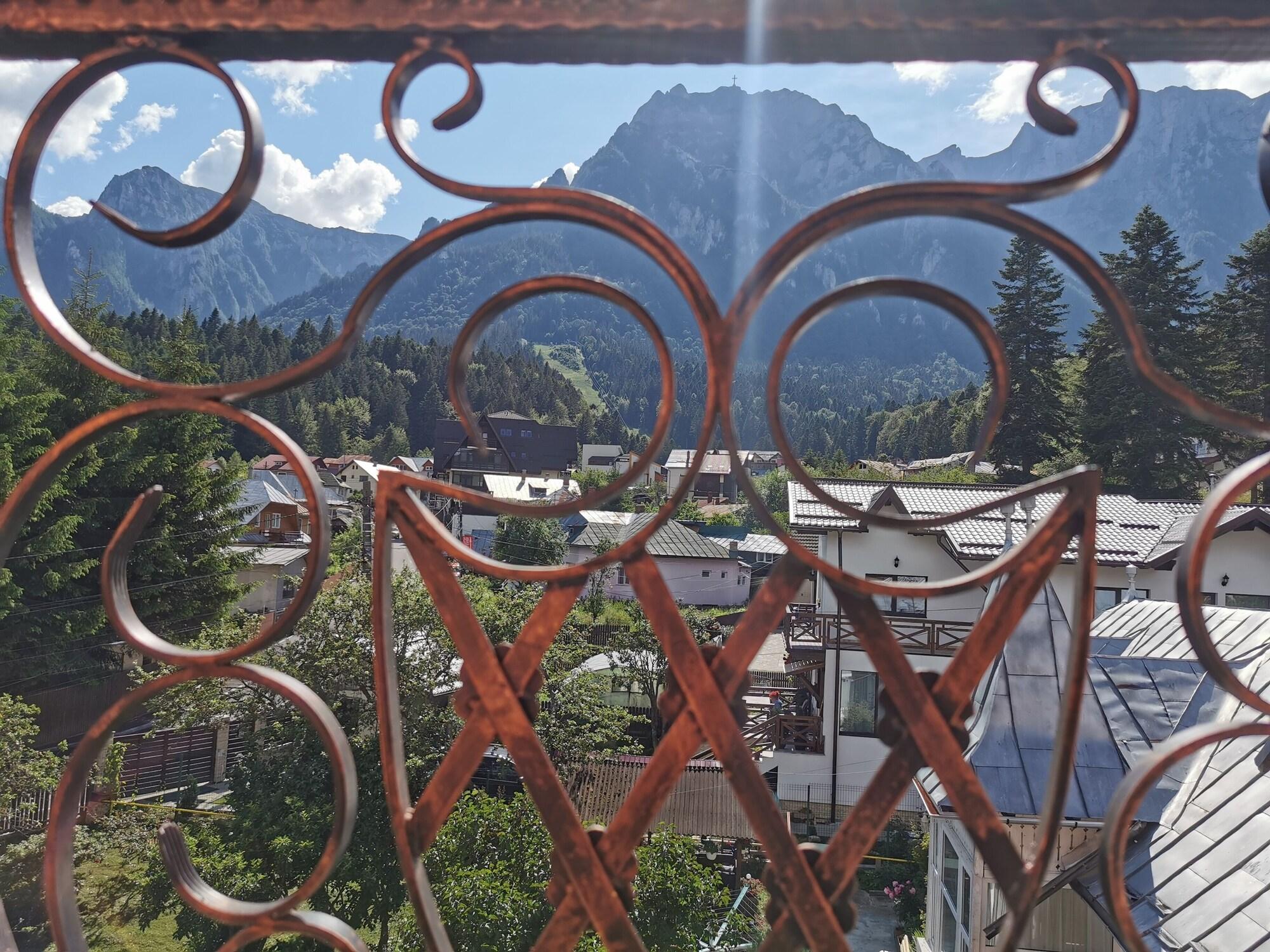 Hotel Iri Buşteni Exteriör bild