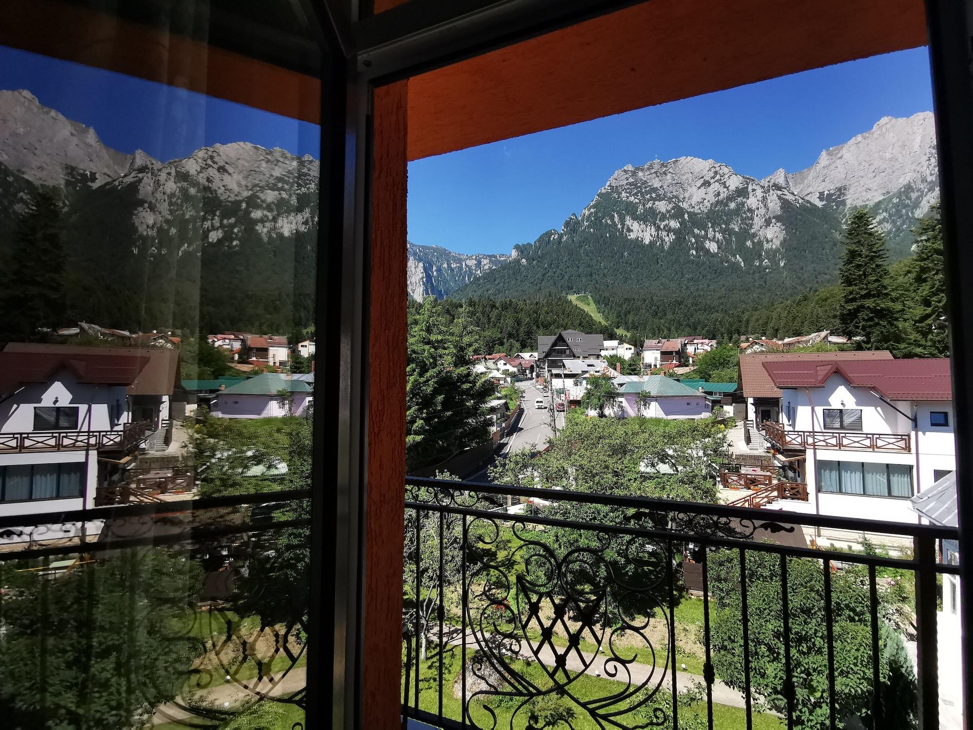 Hotel Iri Buşteni Exteriör bild