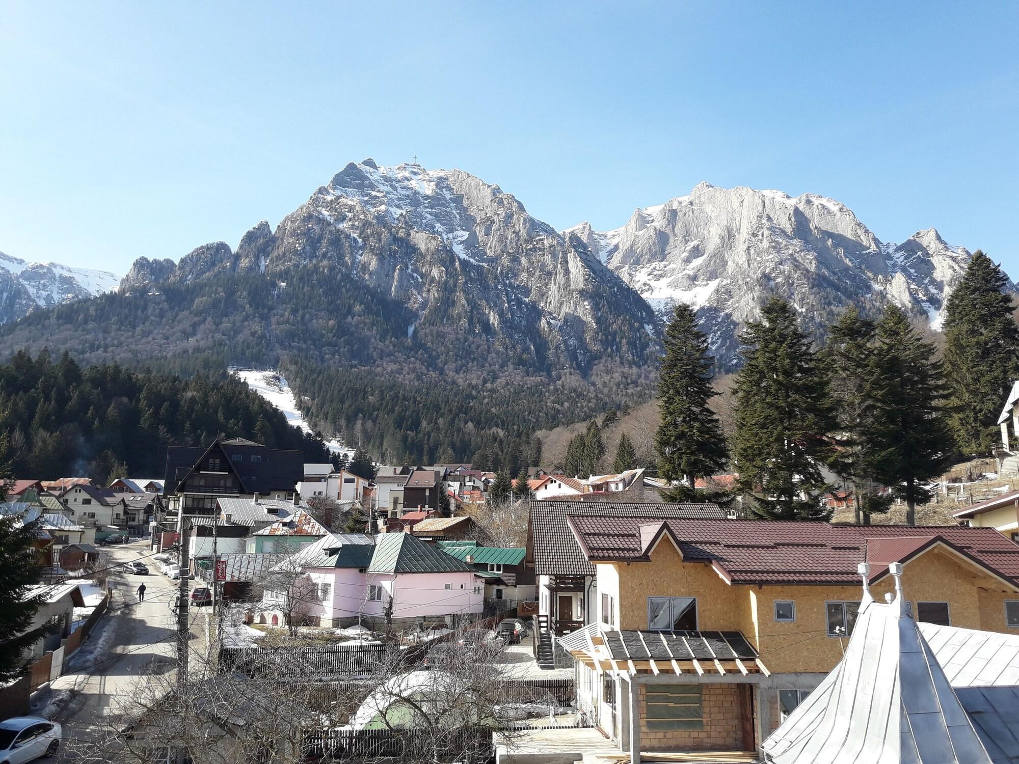 Hotel Iri Buşteni Exteriör bild