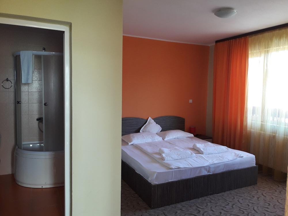 Hotel Iri Buşteni Exteriör bild