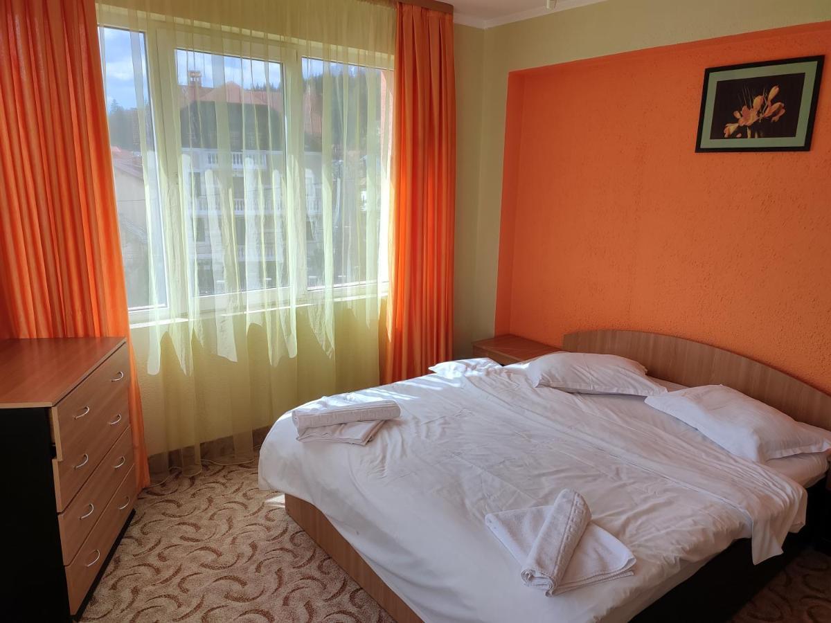 Hotel Iri Buşteni Exteriör bild