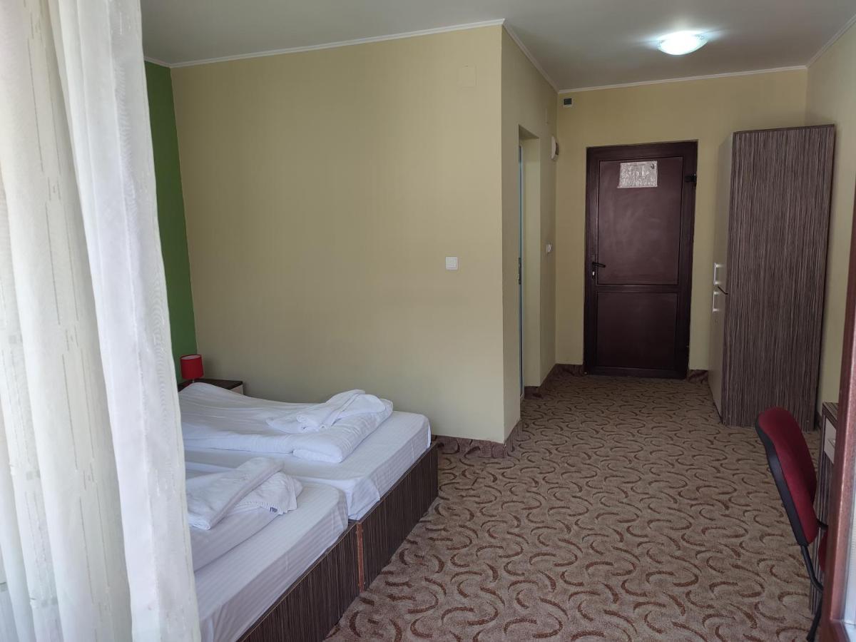 Hotel Iri Buşteni Exteriör bild