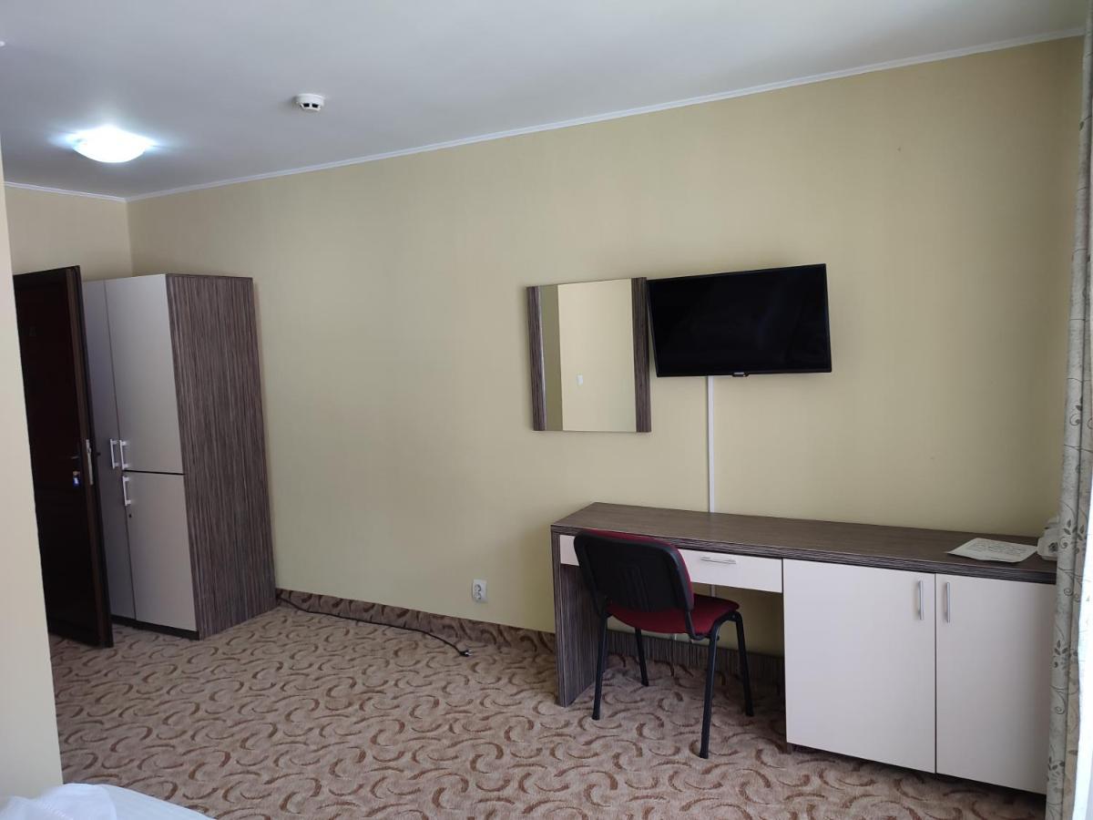 Hotel Iri Buşteni Exteriör bild