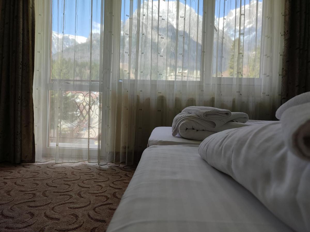 Hotel Iri Buşteni Exteriör bild