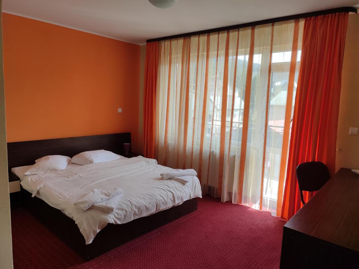 Hotel Iri Buşteni Exteriör bild
