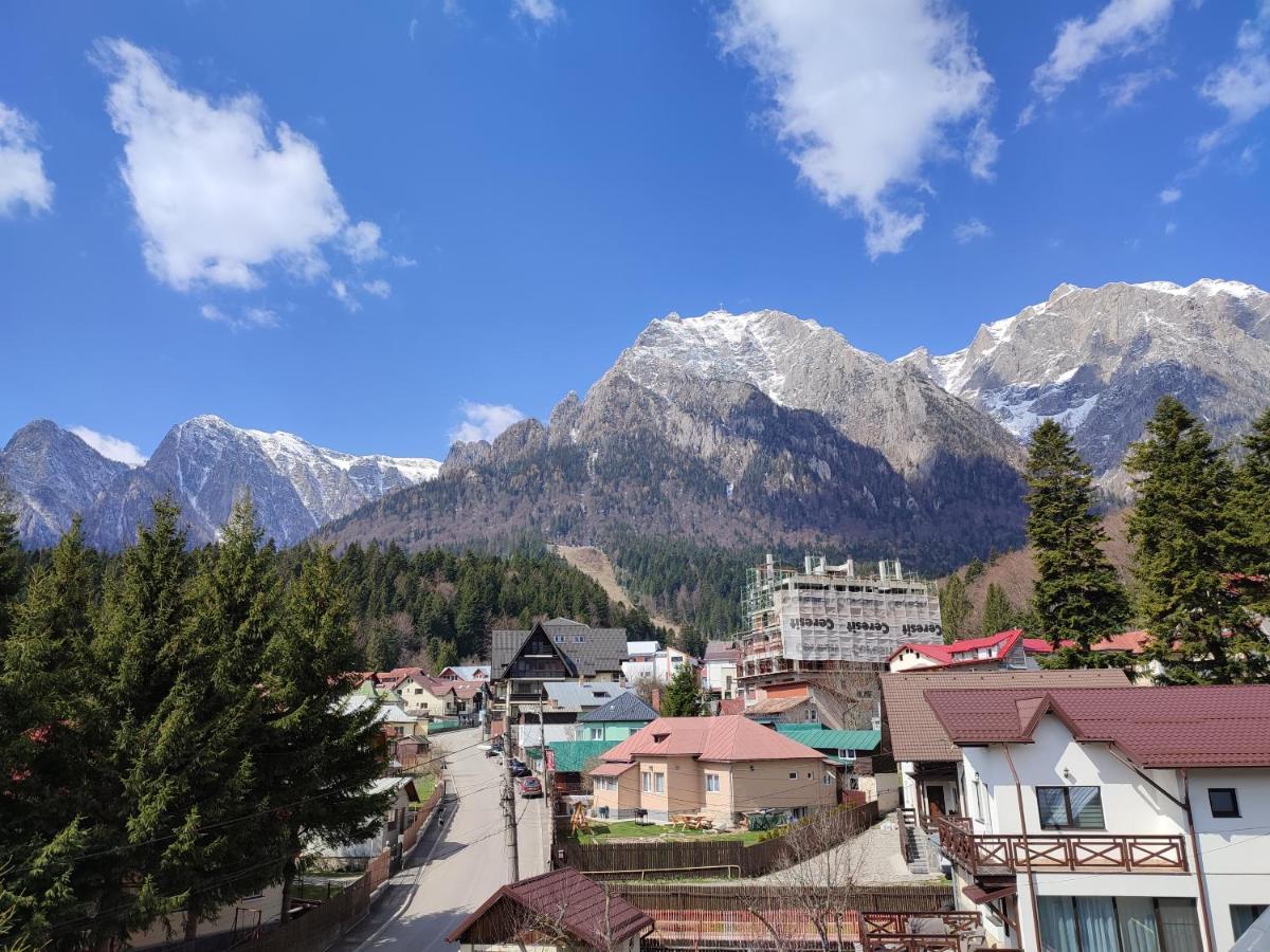Hotel Iri Buşteni Exteriör bild