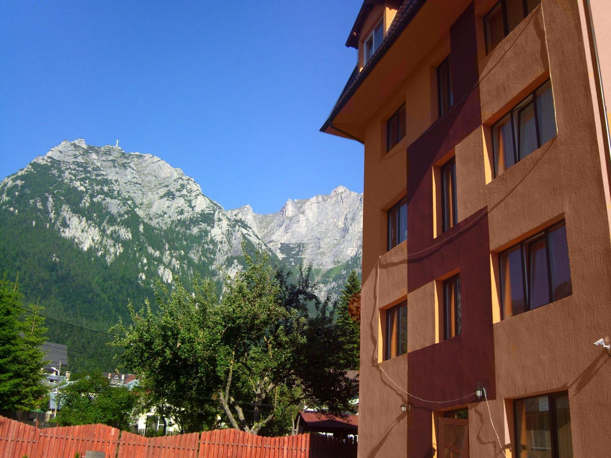 Hotel Iri Buşteni Exteriör bild