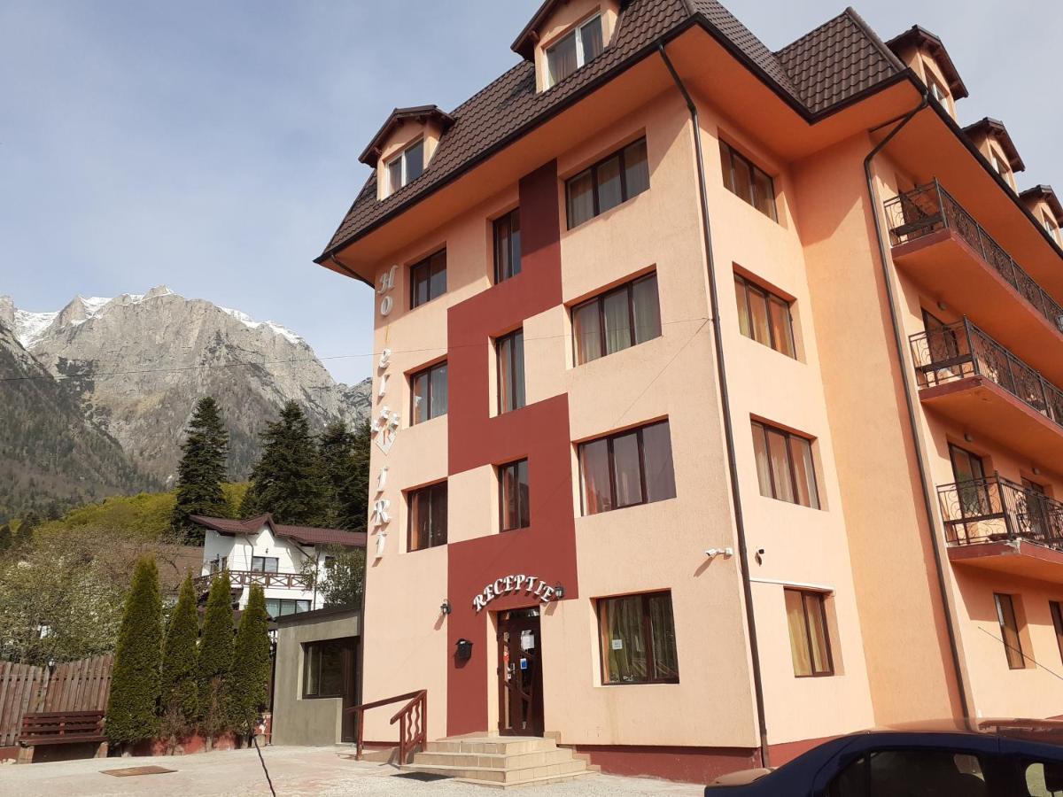 Hotel Iri Buşteni Exteriör bild